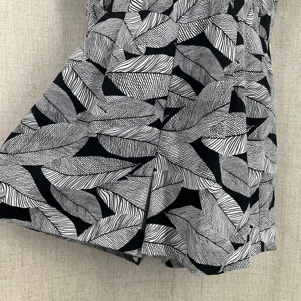 LOFT Romper Womens 8P Black Leaf Print V-Neck Pocket Botanical‎ Resort Travel - Picture 7 of 16